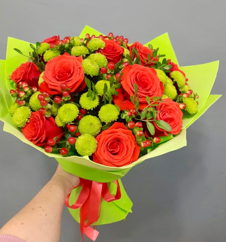 Букет цветов из: Хризантемы и Розы в Горный Тульская область