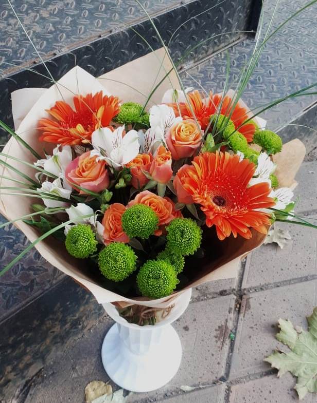 Букет цветов из: Герберы, Хризантемы, Альстромерии и Розы в Горный Тульская область