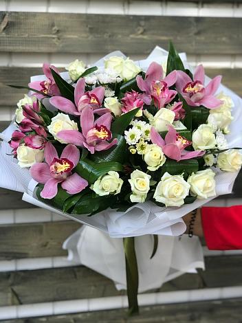 Букет цветов из: Розы и Хризантемы в Горный Тульская область