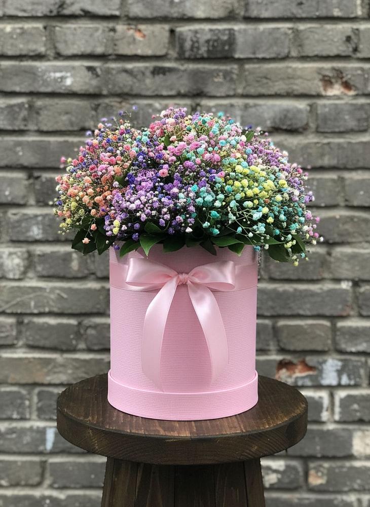 Цветочная композиция из Гипсофила и Розы в шляпной коробке в Горный Тульская область