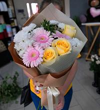 Букет цветов из:  Герберы, Розы и Хризантемы в Горный Тульская область