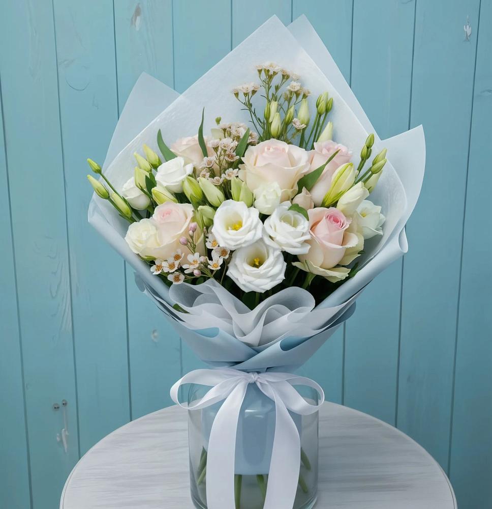 Букет цветов из: Розы и Лизиантусы в Горный Тульская область