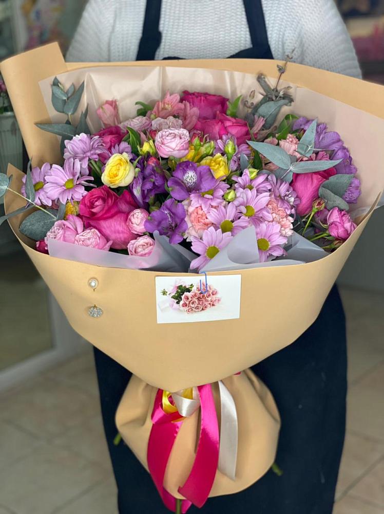 Букет цветов из: Хризантемы, Гвоздики и Альстромерии в Горный Тульская область