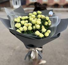 Букет Белые кустовые розы Солинеро в Горный Тульская область