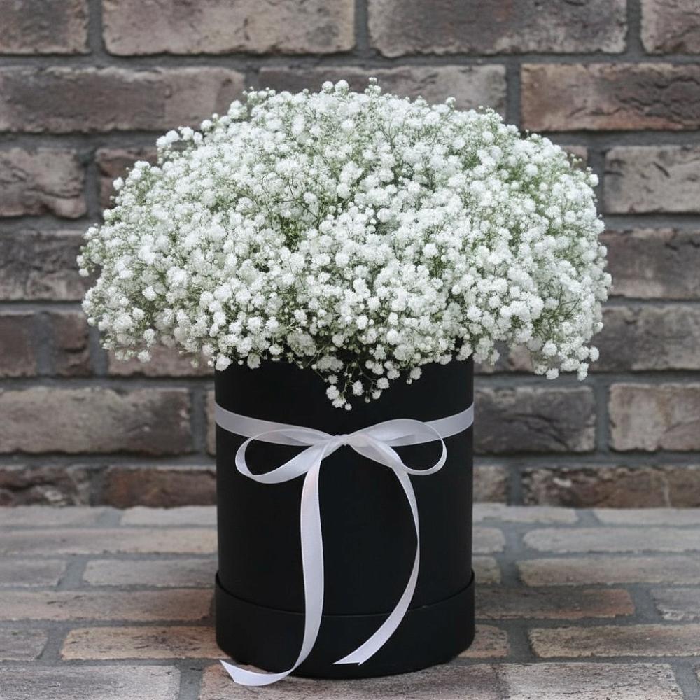 Цветочная композиция из Гипсофила в шляпной коробке в Горный Тульская область
