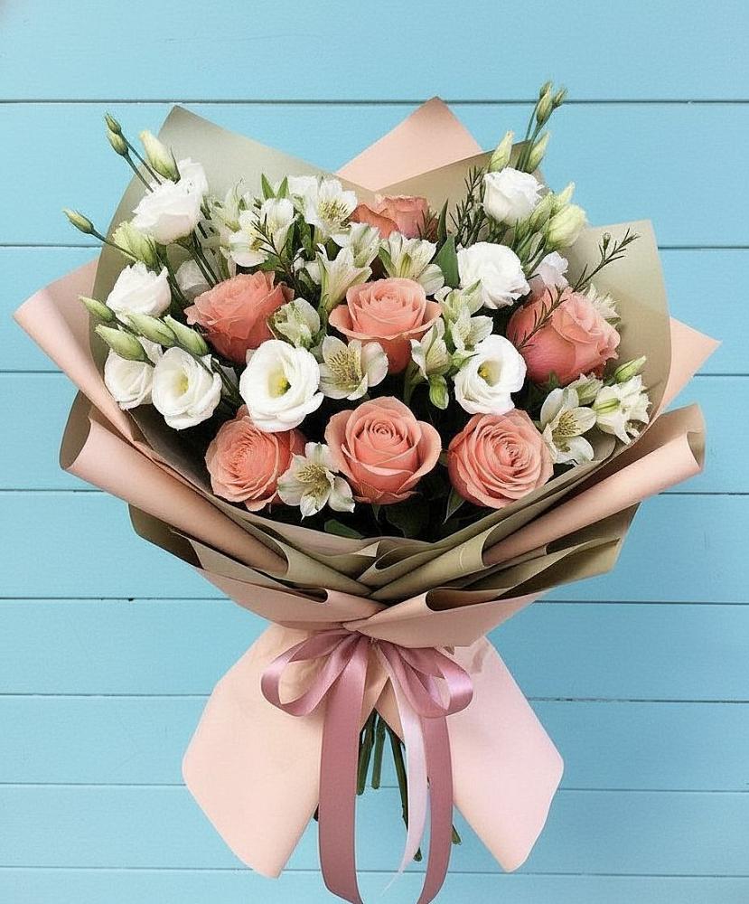 Букет цветов из: Розы, Альстромерии и Лизиантусы в Горный Тульская область