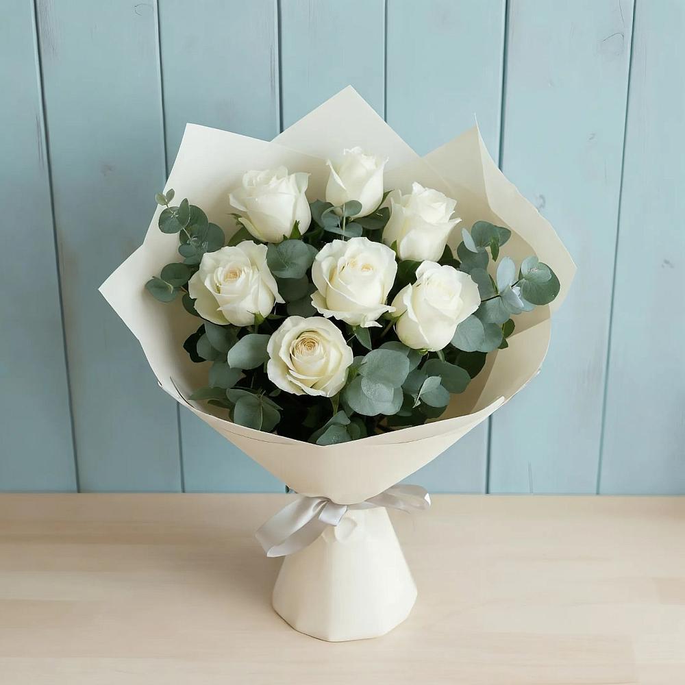 Букет Белые розы в Эвкалипте в Горный Тульская область