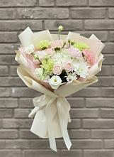 Букет цветов из:  Гвоздики, Розы, Лизиантусы и Хризантемы в Горный Тульская область