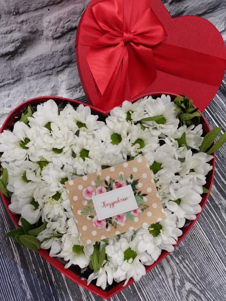 Цветочная композиция из Хризантемы в виде сердца в Горный Тульская область