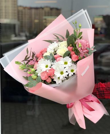 Букет цветов из: Розы, Лизиантусы и Хризантемы в Горный Тульская область