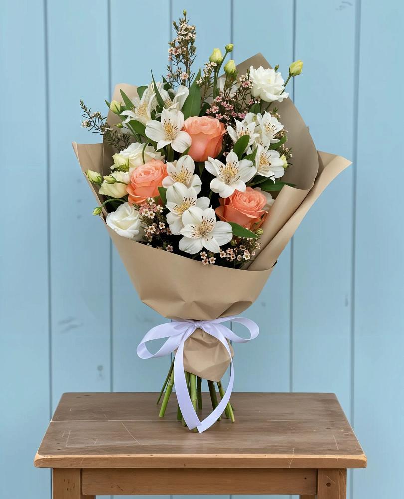 Букет цветов из: Альстромерии, Лизиантусы, Розы и Хризантемы в Горный Тульская область
