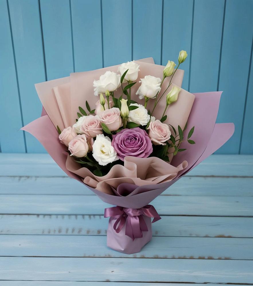 Букет цветов из: Розы и Лизиантусы в Горный Тульская область